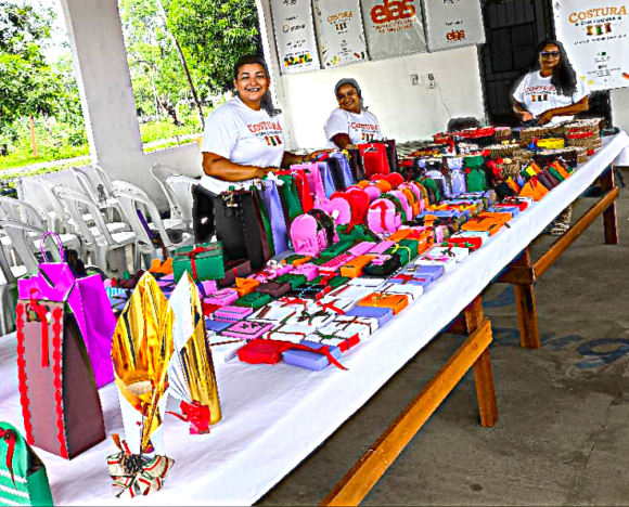Empreendedoras de Itapiranga em Manaus - Pecas de artesanato produzidas em Itapiranga estarao hoje a venda em Manaus Peças de artesanato produzidas em Itapiranga estarão, hoje, à venda, em Manaus.