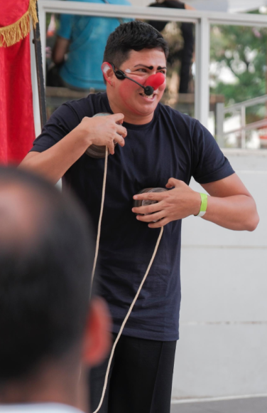 “O nariz do palhaço é a menor máscara do mundo.
