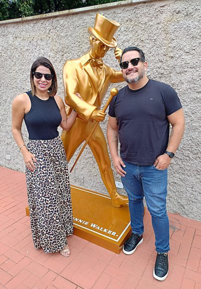 Espaço instagramável para quem desejar fazer fotos com o Striding Man.