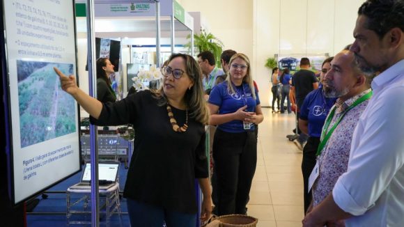 Pesquisas inovadoras na área de sustentabilidade são apresentadas em congresso internacional - FAPEAM Pesquisadora Albejamere Pereira de Castro pesquisas inovadoras na area de sustentabilidade sao apresentadas em congresso internacional FOTO AYRTON LOPES 4 1024x575 1 Pesquisas inovadoras na área de sustentabilidade são apresentadas em congresso internacional - FAPEAM Pesquisadora Albejamere Pereira de Castro pesquisas inovadoras na area de sustentabilidade sao apresentadas em congresso internacional FOTO AYRTON LOPES 4 1024x575 1