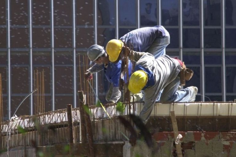Paralisação da construção civil reúne 10 mil em Manaus. Trabalhadores pedem reajuste de 12%, cesta básica e plano de saúde - Foto: Arquivo/Agência Brasil