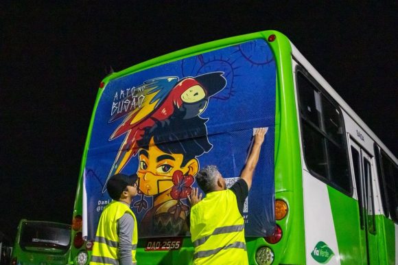 'Arte no Busão' leva obras de artistas amazônidas aos coletivos de Manaus - 803f4486 8470 4f53 915a b70154e4f4b1 1 1024x682 1 Fotos: Alex Costa (@rivotrist)