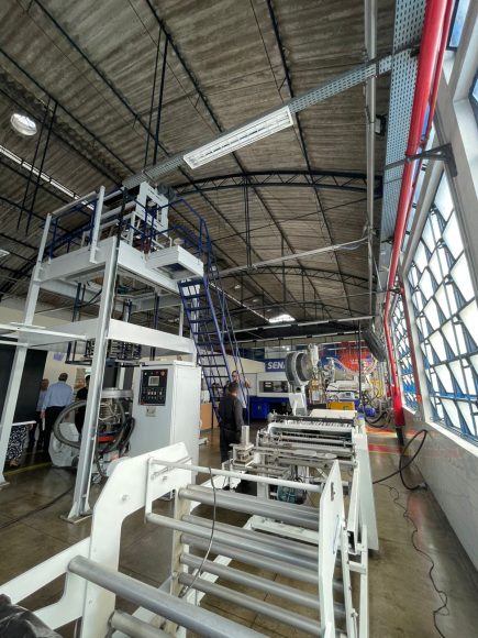 Claudio Barrella, referência na indústria de plásticos do Amazonas, é homenageado com laboratório do SENAI - WhatsApp Image 2025 08 28 at 14.24.53 O espaço moderno foi criado para capacitar estudantes e profissionais. (Foto: Mônica Freires)