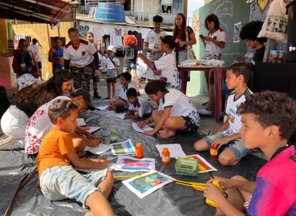 “Na comunidade vivem mais de 50 crianças."