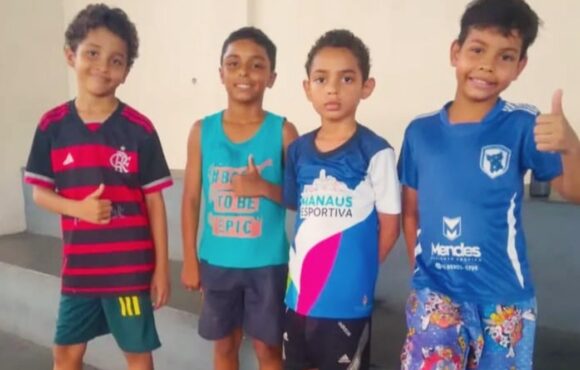 Uma bola, caminhos de esperança - Oferecemos o futsal a criancas de 8 a 16 anos de forma gratuita todos os sabados e1760535242201 Oferecemos o futsal a crianças de 8 a 16 anos, de forma gratuita, todos os sábados.