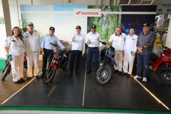 Governo do Amazonas reafirma parceria com a Honda e aposta na expansão de empregos e investimentos - WhatsApp Image 2025 10 09 at 15.44.32 800x533 1 (Foto: Diego Peres / Secom)