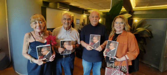 Lançamento da biografia reacende memória de Sócrates Bomfim, um dos grandes pensadores da Amazônia - IMG tratada 1 1024x461 1 Acadêmicos Carmem Novoa, Dom Luiz Soares Vieira, Abrahim Baze e Mazé Mourão.(Foto: Augusto Ikuro)