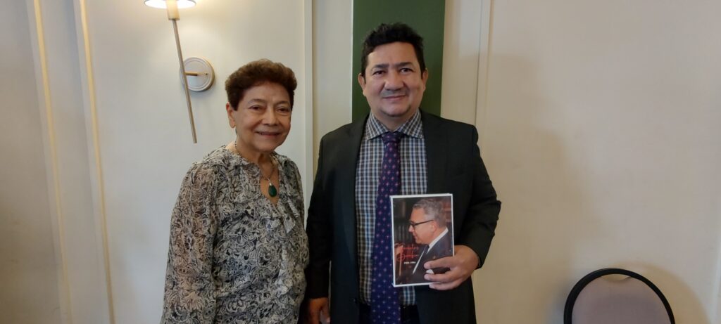 Selma Bomfim Silva, empresária e filha do Homenageado e Elcias Moreira, jornalista e escritor.