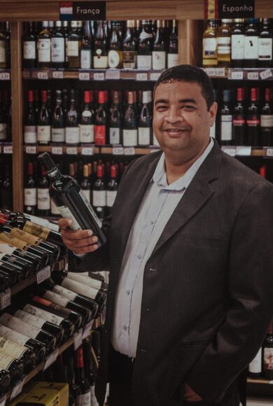 “Espumantes não podem faltar” - Vinhos laranja sao um resgate do passado Vinhos laranja são um resgate do passado.