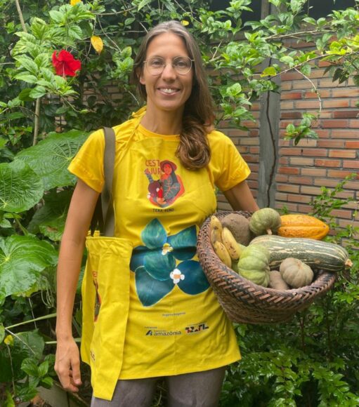 Alimentos da floresta para a cidade - Nora todas as frutas e verduras sao colhidas o mais frescas possivel Nora, “todas as frutas e verduras são colhidas o mais frescas possível.
