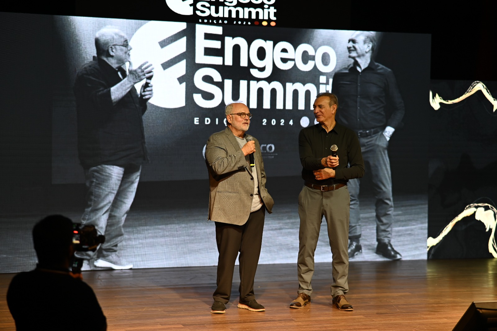 " Maury Guerreiro e Porfírio Saldanha, diretores da empresa, foram os anfitriões do Engeco Summit." Divulgação
