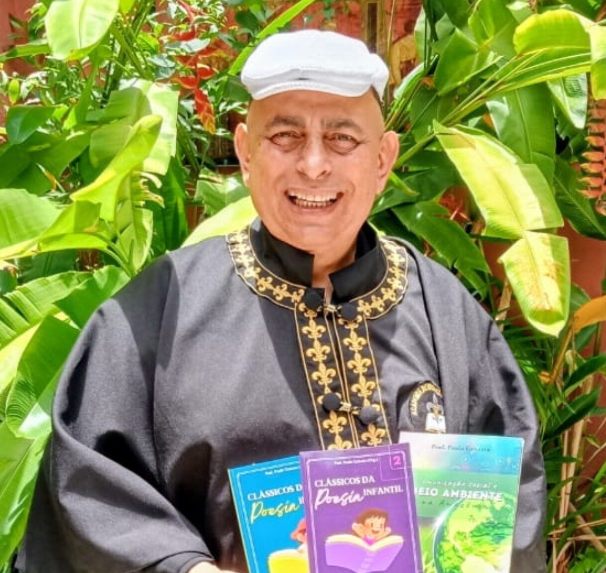 Paulo, “são 40 poesias infantis consagradas da literatura brasileira.