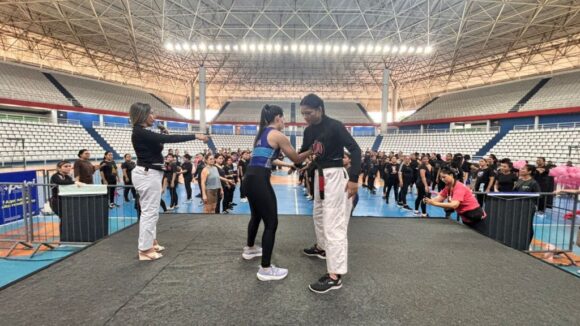 Curso de defesa pessoal para mulheres supera 5 mil participantes no Amazonas - SEDEL Curso de Defesa Pessoal Feminina Alcanca Mais d e 5 mil mulheres 5 FOTO Divulgacao Sedel 1024x576 1 Fotos: Marjoryie Patrícia e Divulgação/Sedel