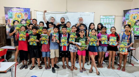 Um movimento que só cresce - B1a 14 Teve distribuição da HQ Stones Comix para as crianças e sessão de autógrafos.