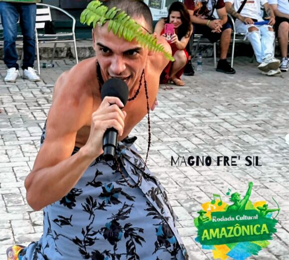 Juntos pela arte amazônica - WhatsApp Image 2026 04 16 at 10.18.52 Magno Fre'Sil havia desistido de Manaus e agora canta na banda Carrapicho.