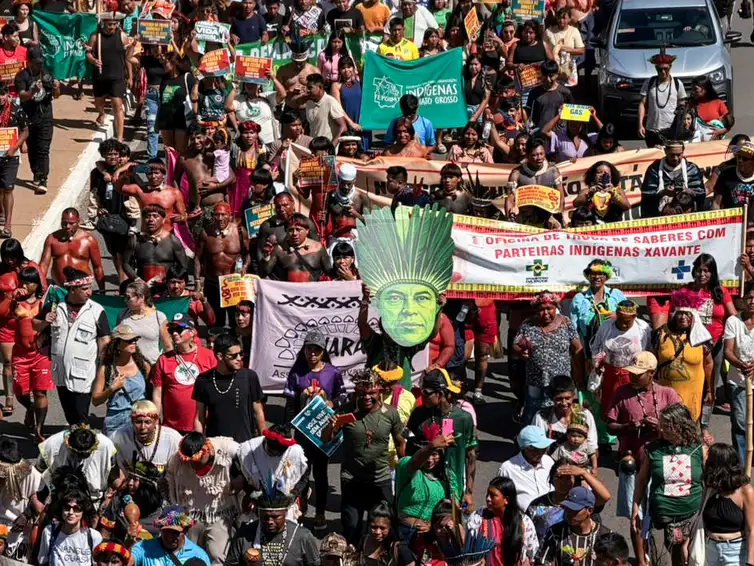 Indígenas de todo o país marcham em Brasília em defesa de seus direitos - Foto: Fabio Rodrigues-Pozzebom/Agência Brasil