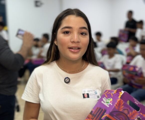 Fabiana é integrante do grêmio estudantil da escola e diretora da área de comunicação. (Foto: Augusto Ikuro )