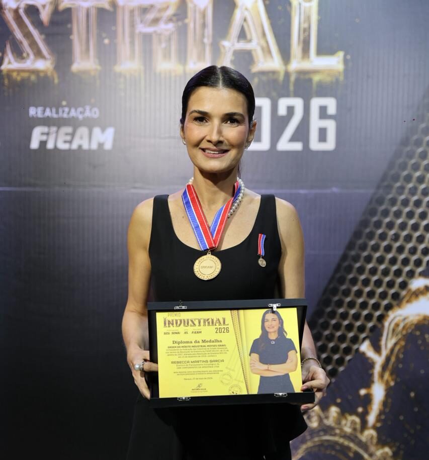 Rebecca Garcia recebeu a medalha Ordem do Mérito Industrial Moyses Israel. (Divulgação/Fieam)