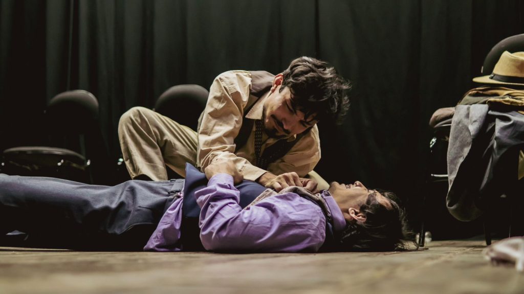 Elenco do espetáculo Em Nome da Família em apresentação no Teatro Gebes Medeiros | Fotos: Divulgação/Secretaria de Estado de Cultura e Economia Criativa