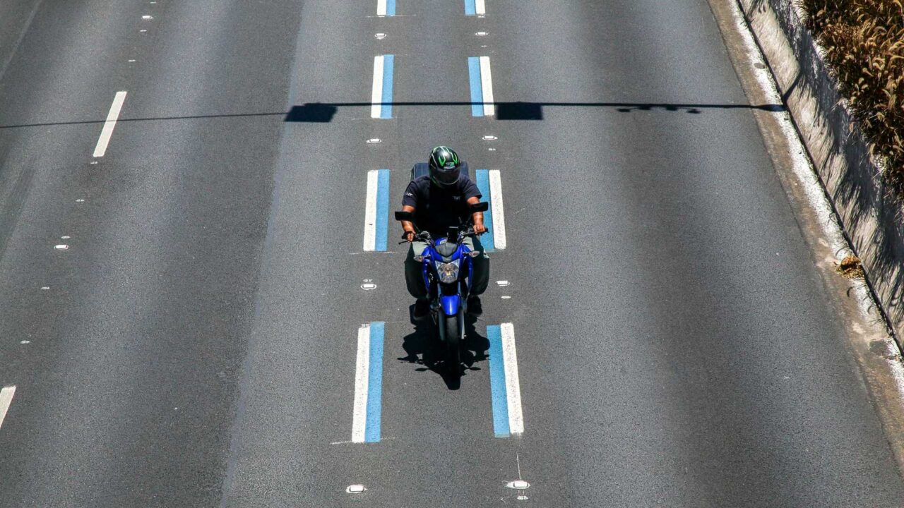 Banco do Brasil reforça renegociação de dívidas com prorrogação do Desenrola 2.0 no AM - fotos de motos no corredor utilizando a faixa azul da 23 de maio. transito acidentes Banco do Brasil reforça renegociação de dívidas com prorrogação do Desenrola 2.0 no AM - fotos de motos no corredor utilizando a faixa azul da 23 de maio. transito acidentes