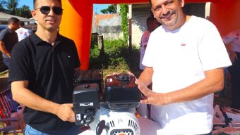 Mark, Maurício e o novo produto da Stihl: a rabeta com motor de 6,5HP