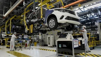 Indústria e serviços devem crescer menos com juros elevados
(Foto: REUTERS/Washington Alves)