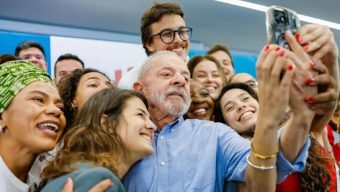 Dados recentes do Datafolha revelam que Flávio concentra 50% da população de 16 a 24 anos, enquanto Lula, 43% (Foto: Ricardo Stuckert/PR)