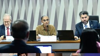 Ministra do Meio Ambiente, Marina Silva, se retirou da sessão após discutir com senadores. (Foto:Reprodução)