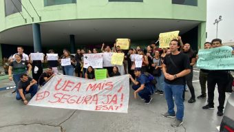 Mobilização convocada pela UEE-AM reúne reivindicações sobre assistência estudantil, Restaurante Universitário, contratação de professores, segurança e condições para realização das atividades acadêmicas